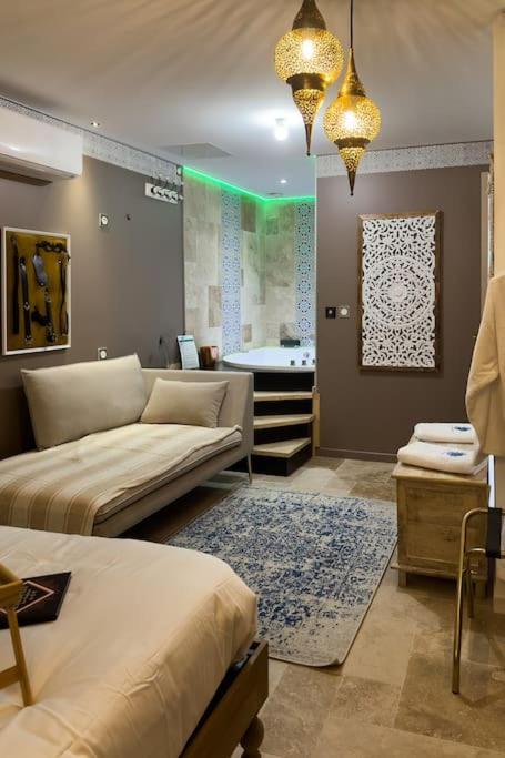 1001 Nuits & Balneo Apartment *