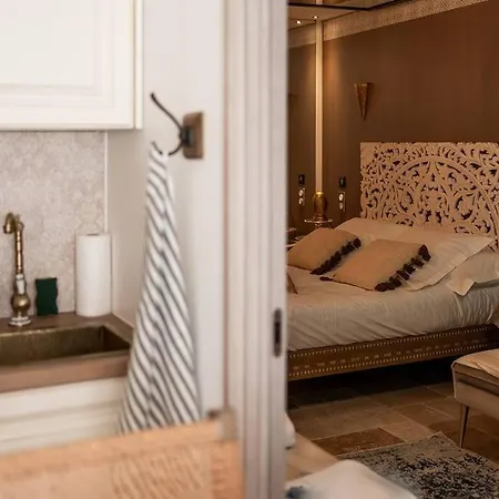 Love Room 1001 Nuits & Balneo Saint-Rambert-d'Albon Exterior photo